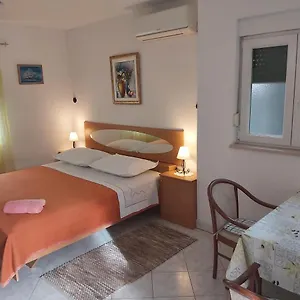  Apartment Seaside For 2 P Croatia